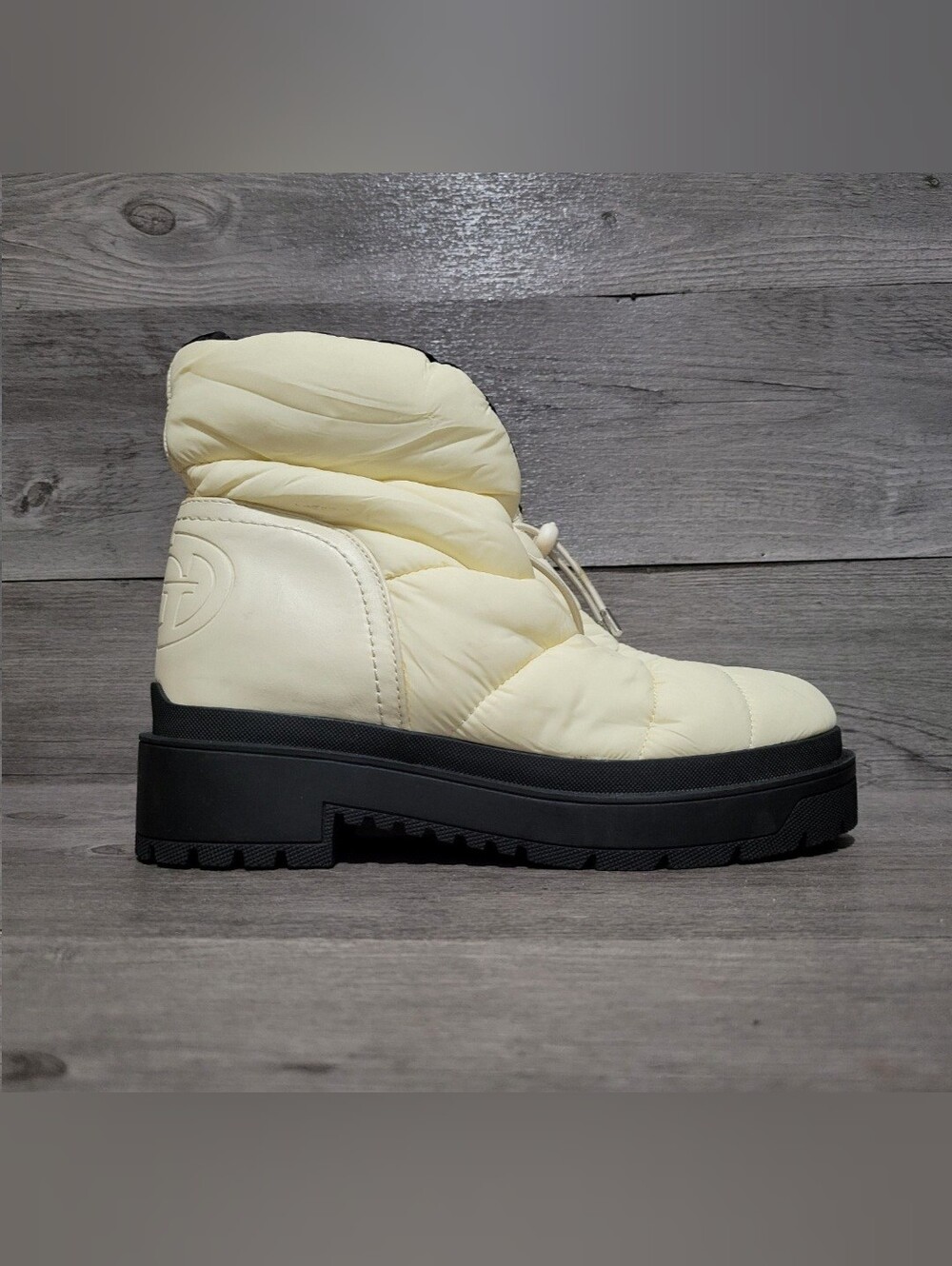 Guess Leeda 2 Womens Size 8 Winter Puffer Boots Beige